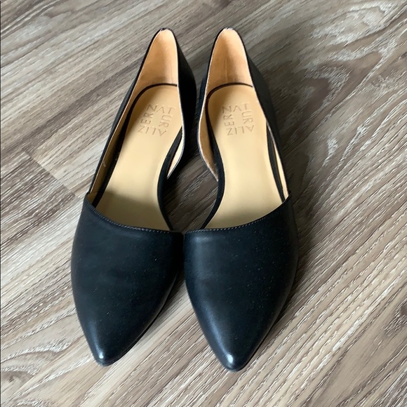Beautiful black leather flats to dress up or down - Picture 1 of 7